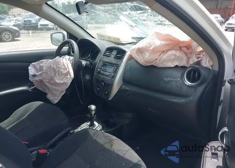 2018 Nissan Versa S/S Plus/Sv/Sl z USA, uszkodzony, nr VIN 3N1CN7AP3JL828439